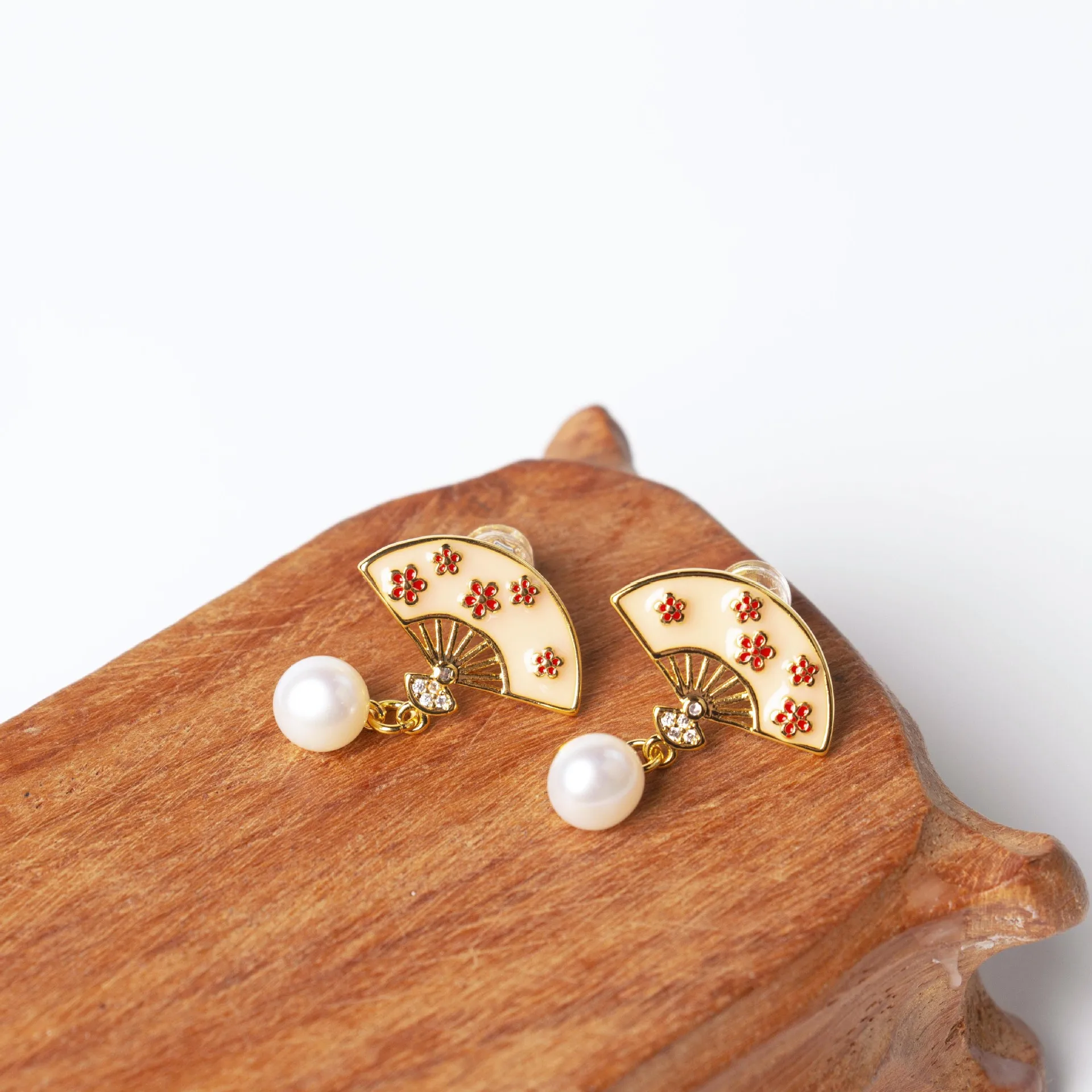 New Arrival Vintage Fan Design 100% Natural Freshwater Pearl 14k Gold Filled Female Stud Earrings Jewelry For Women Gift
New Arrival Vintage Fan Design 100% Natural Freshwater Pearl 14k Gold Filled Female Stud Earrings Jewelry For Women Gift