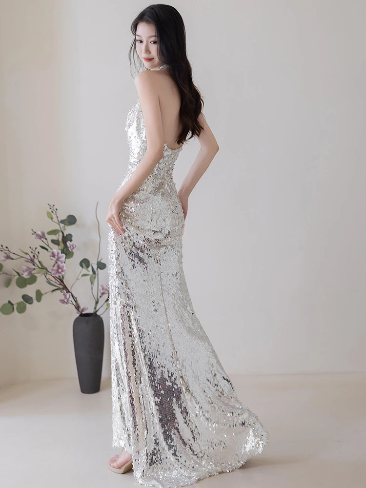 Серебряное вечернее платье с глубоким V-образным вырезом, с воротником-чокером, свадебное, с юбкой-русалкой, официальное бальное платье для невесты, для вечеринок и торжественных мероприятий.
Серебряное вечернее платье с глубоким V-образным вырезом, с воротником-чокером, свадебное, с юбкой-русалкой, официальное бальное платье для невесты, для вечеринок и торжественных мероприятий.