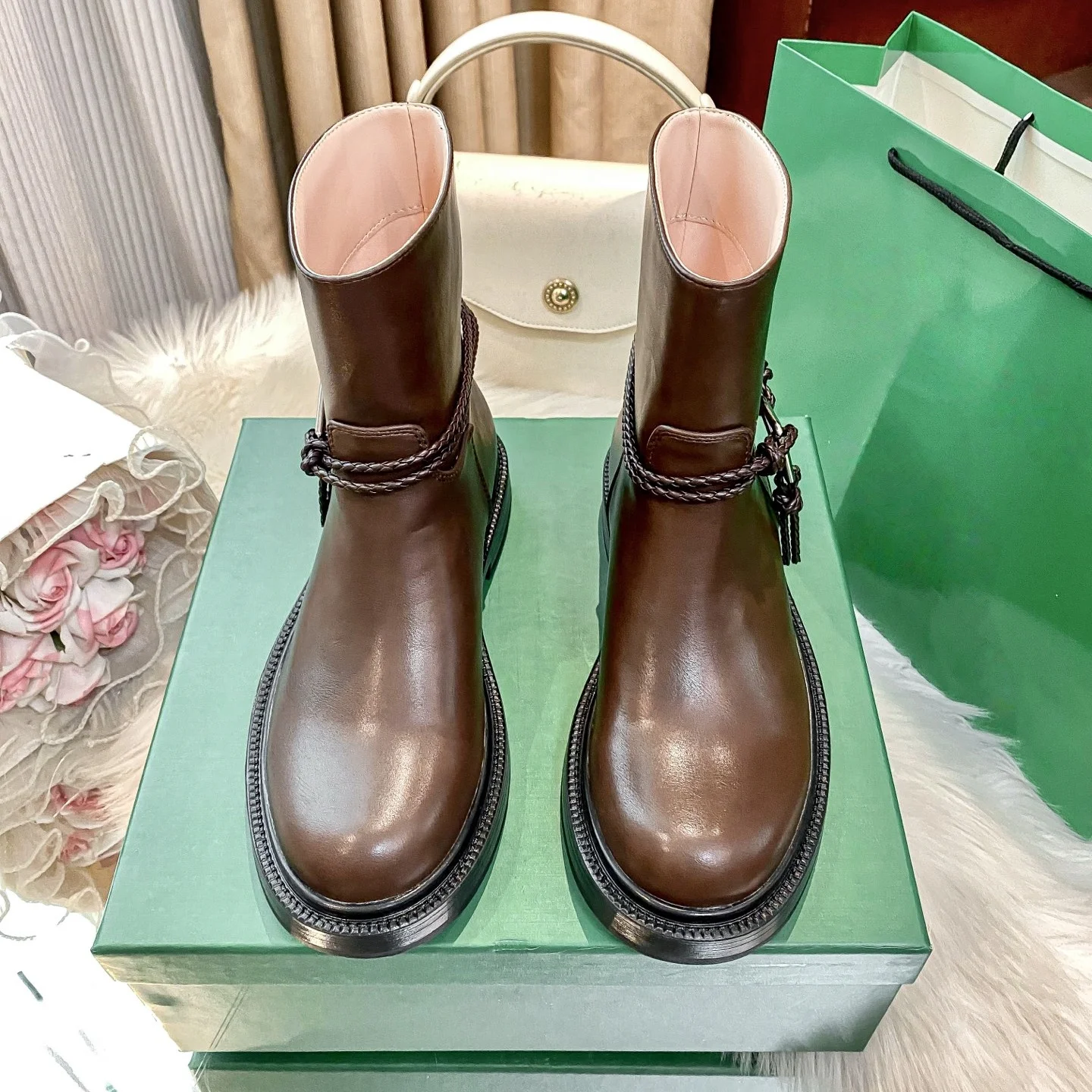 Новые женские ботинки до середины икры, ботильоны на низком каблуке с мягкой кожаной подкладкой, универсальная удобная теплая зимняя обувь
Новые женские ботинки до середины икры, ботильоны на низком каблуке с мягкой кожаной подкладкой, универсальная удобная теплая зимняя обувь