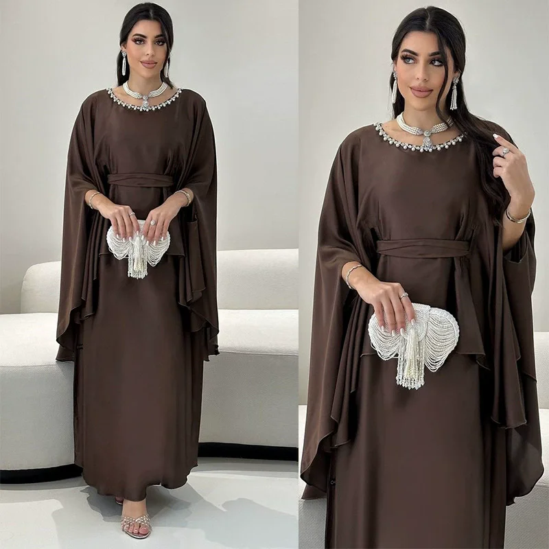 New Muslim Saudi Arabia Middle East Fashion Bead Chain Decorative Fake Two Piece Set with Strap Waist Robe Dress
New Muslim Saudi Arabia Middle East Fashion Bead Chain Decorative Fake Two Piece Set with Strap Waist Robe Dress