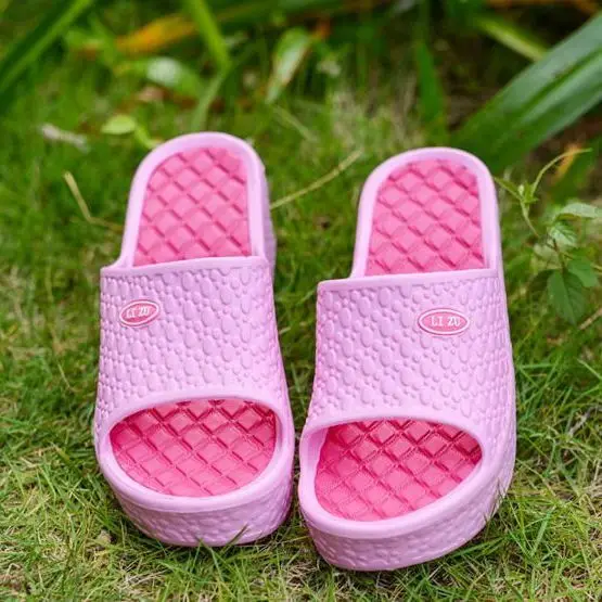 2024 Summer Women's Outer Wear High Heel Bathroom Non-Slip Wedge Thick Bottom Seaside Holiday Beach Slippers
2024 Summer Women's Outer Wear High Heel Bathroom Non-Slip Wedge Thick Bottom Seaside Holiday Beach Slippers