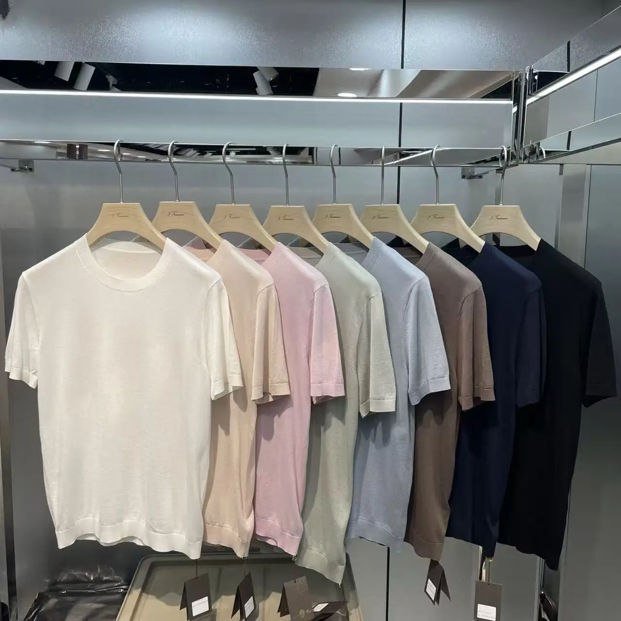 Round-neck T-shirt versatile and fashionable solid color base top regular shoulder simple and loose
Round-neck T-shirt versatile and fashionable solid color base top regular shoulder simple and loose