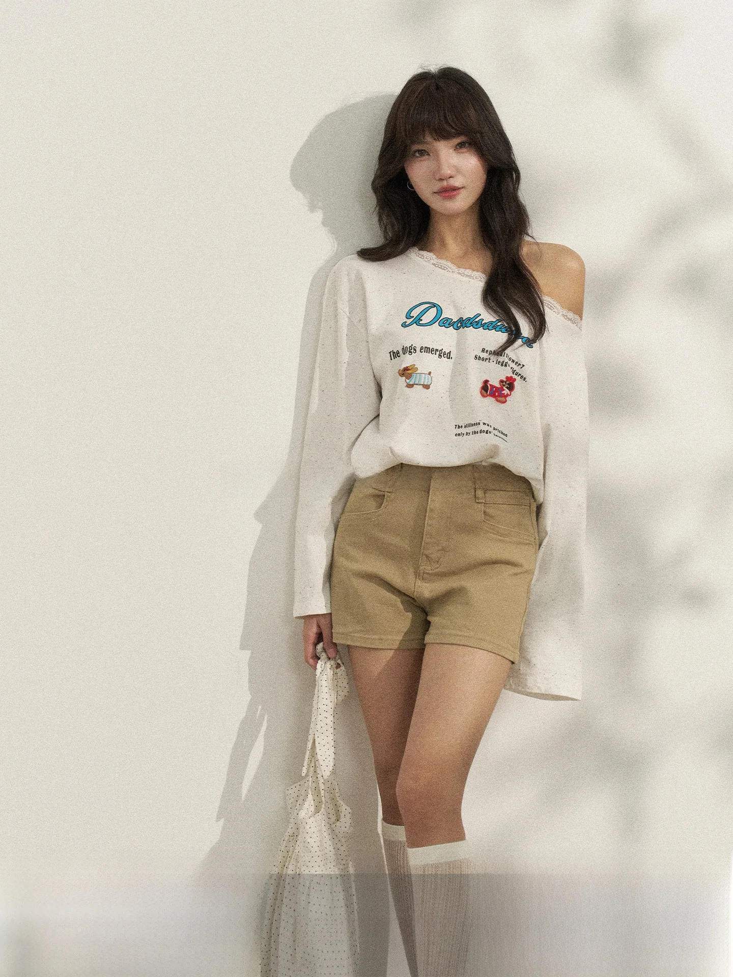 Korean Style Long Sleeve Shoulder Bared Loose Women's T-shirt Floral Print Comfortable Breathable Cotton Casual Top
Korean Style Long Sleeve Shoulder Bared Loose Women's T-shirt Floral Print Comfortable Breathable Cotton Casual Top