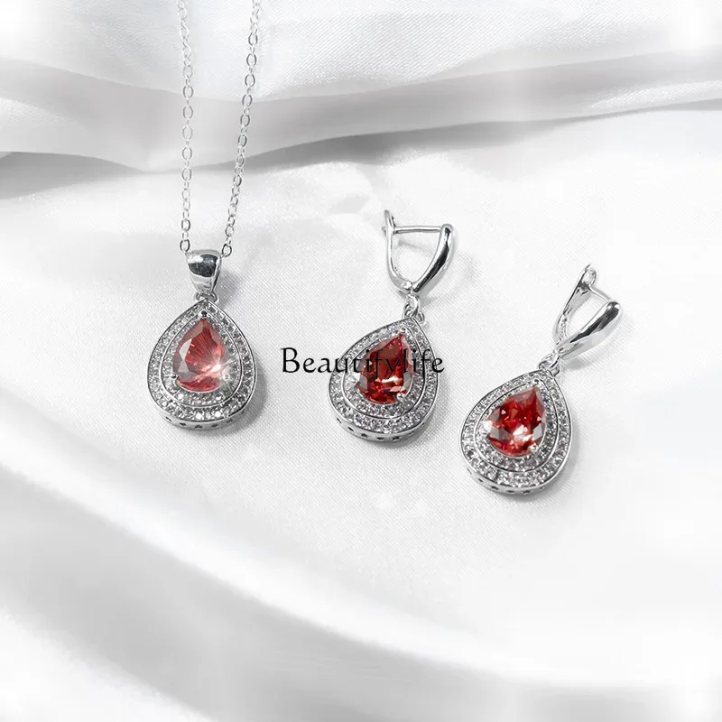 Accessories High-end jewelry set Women's fashion high-end sense simple and non-fading jewelry
Accessories High-end jewelry set Women's fashion high-end sense simple and non-fading jewelry