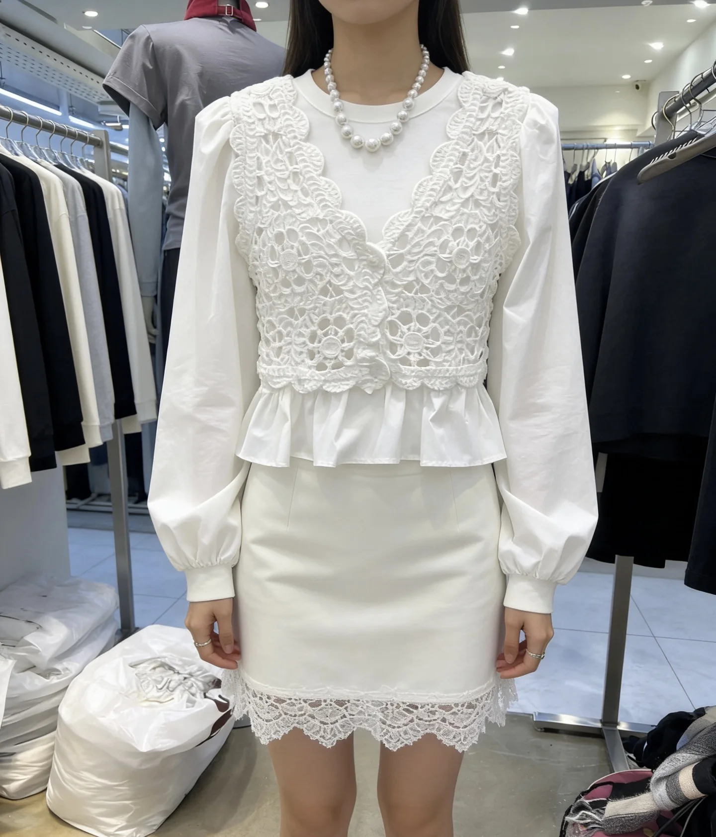 Young Looking Women's Lace Bubble Sleeve Overhead round Neck Base Layer Two-Piece Set Dongda Gate Fashion Spring Collection
Young Looking Women's Lace Bubble Sleeve Overhead round Neck Base Layer Two-Piece Set Dongda Gate Fashion Spring Collection