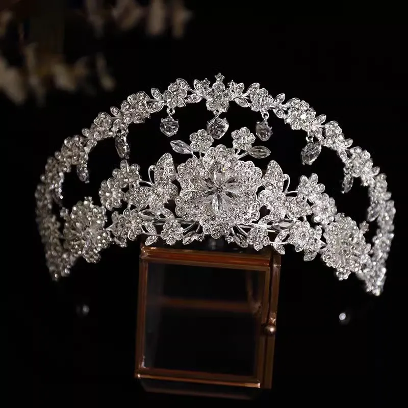 CC Luxury Tiaras Women Hair Accessories Wedding Headbands Bridal Engagement Flower Shape Diadems Crowns Jewelry AN144
CC Luxury Tiaras Women Hair Accessories Wedding Headbands Bridal Engagement Flower Shape Diadems Crowns Jewelry AN144