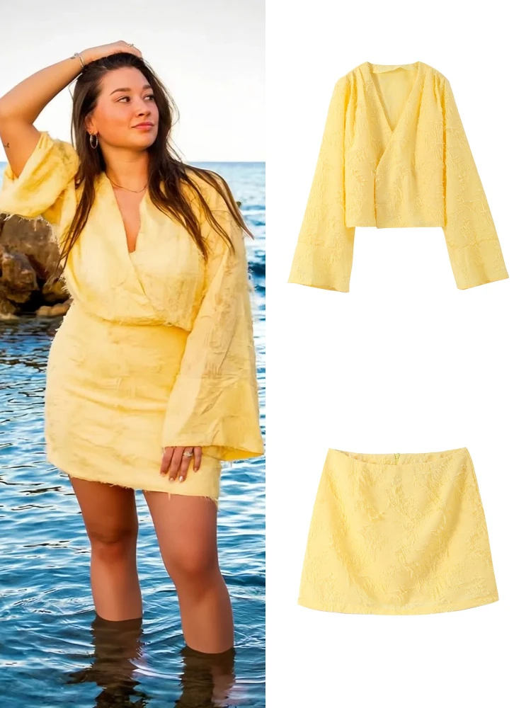 Tassel Long Sleeve Top Skirt Suits Women Elegant Solid V-neck Flare Sleeve Loose Tops Hip Package Mini Skirts Chic Ladies Outfit
Tassel Long Sleeve Top Skirt Suits Women Elegant Solid V-neck Flare Sleeve Loose Tops Hip Package Mini Skirts Chic Ladies Outfit