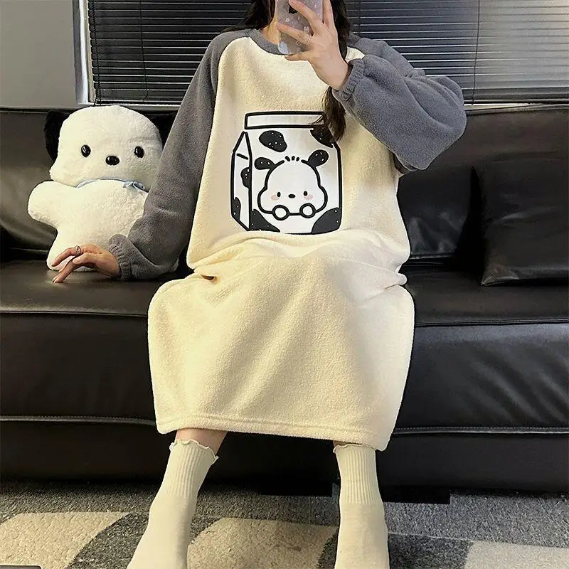 Ночная рубашка Sanrio Pochacco из кораллового флиса, утепленная, для женщин и студенток, домашняя одежда, осень-зима, милая, с мультяшным принтом, средней длины
Ночная рубашка Sanrio Pochacco из кораллового флиса, утепленная, для женщин и студенток, домашняя одежда, осень-зима, милая, с мультяшным принтом, средней длины