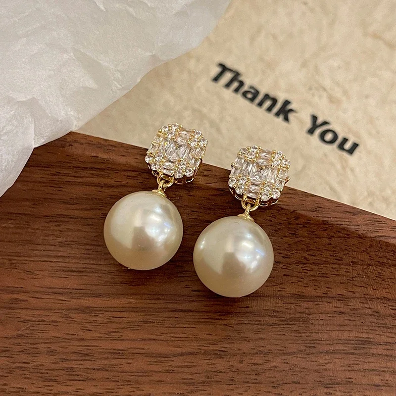 Zircon pearl stud earrings women's new 2024 explosion temperament earrings light luxury earrings
Zircon pearl stud earrings women's new 2024 explosion temperament earrings light luxury earrings