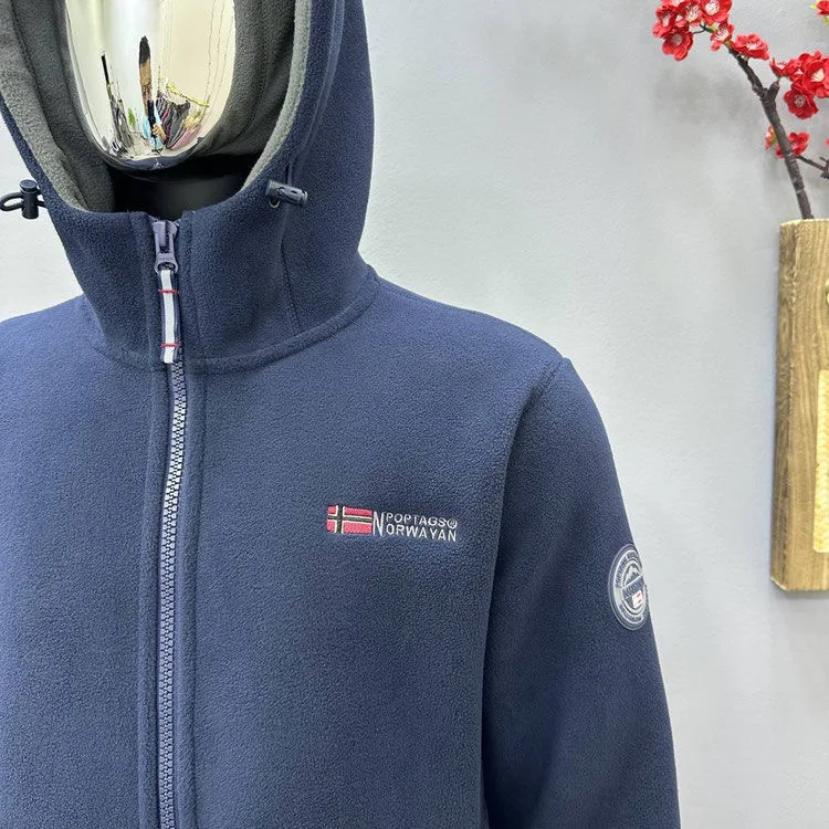 Флисовый пуловер в норвежском стиле с добавлением изоляции, теплое трансграничное пальто с капюшоном, рубашка большого размера для пар, модная европейская одежда
Флисовый пуловер в норвежском стиле с добавлением изоляции, теплое трансграничное пальто с капюшоном, рубашка большого размера для пар, модная европейская одежда