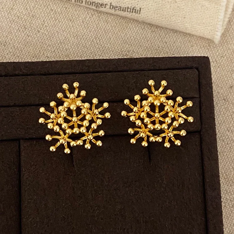 Real 925 Sterling Silver 18K Gold Snowflake Fireworks Flower Stud Earrings for Women Hollow Fine Jewelry Cute Accessories
Real 925 Sterling Silver 18K Gold Snowflake Fireworks Flower Stud Earrings for Women Hollow Fine Jewelry Cute Accessories