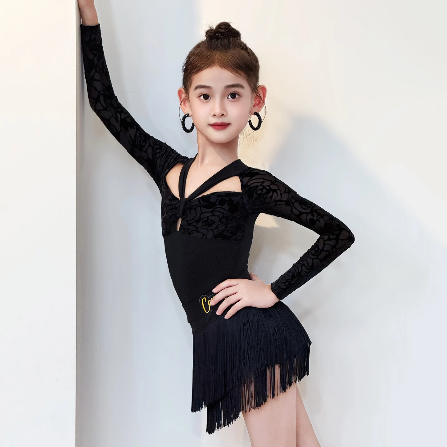 Детские костюмы для соревнований по латинским танцам самба, костюмы для девочек с длинными рукавами и бахромой для латинских танцев, детские платья для бальных танцев XS10299
Детские костюмы для соревнований по латинским танцам самба, костюмы для девочек с длинными рукавами и бахромой для латинских танцев, детские платья для бальных танцев XS10299