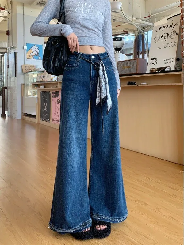 plus Size Women's High Waist Straight Leg Jeans Flared Hem Casual Floor Length Retro Design Slimming Effect Autumn New Style
plus Size Women's High Waist Straight Leg Jeans Flared Hem Casual Floor Length Retro Design Slimming Effect Autumn New Style