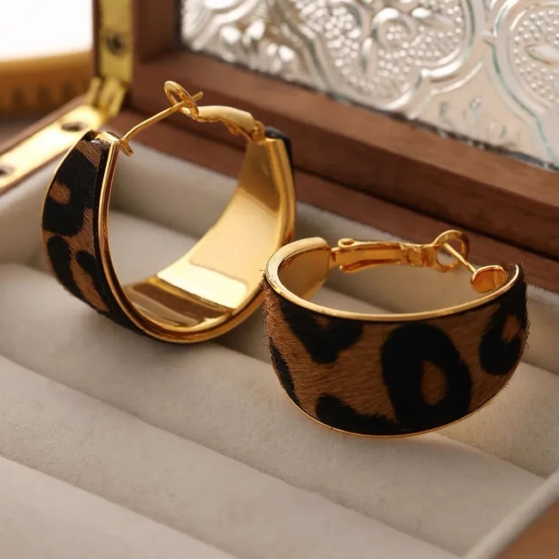 2025 New European and American Metal Retro Leopard Pattern Women Earrings Non Fading Party Birthday Gift
2025 New European and American Metal Retro Leopard Pattern Women Earrings Non Fading Party Birthday Gift