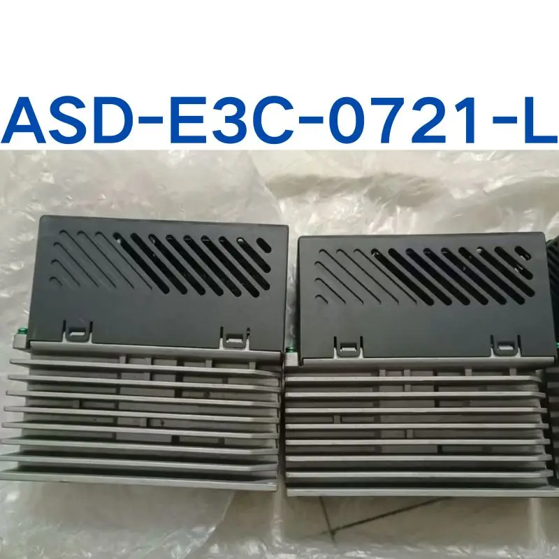 Подержанный сервопривод ASD-E3C-0721-L мощностью 750 Вт протестирован в порядке и быстро отправлен.
Подержанный сервопривод ASD-E3C-0721-L мощностью 750 Вт протестирован в порядке и быстро отправлен.