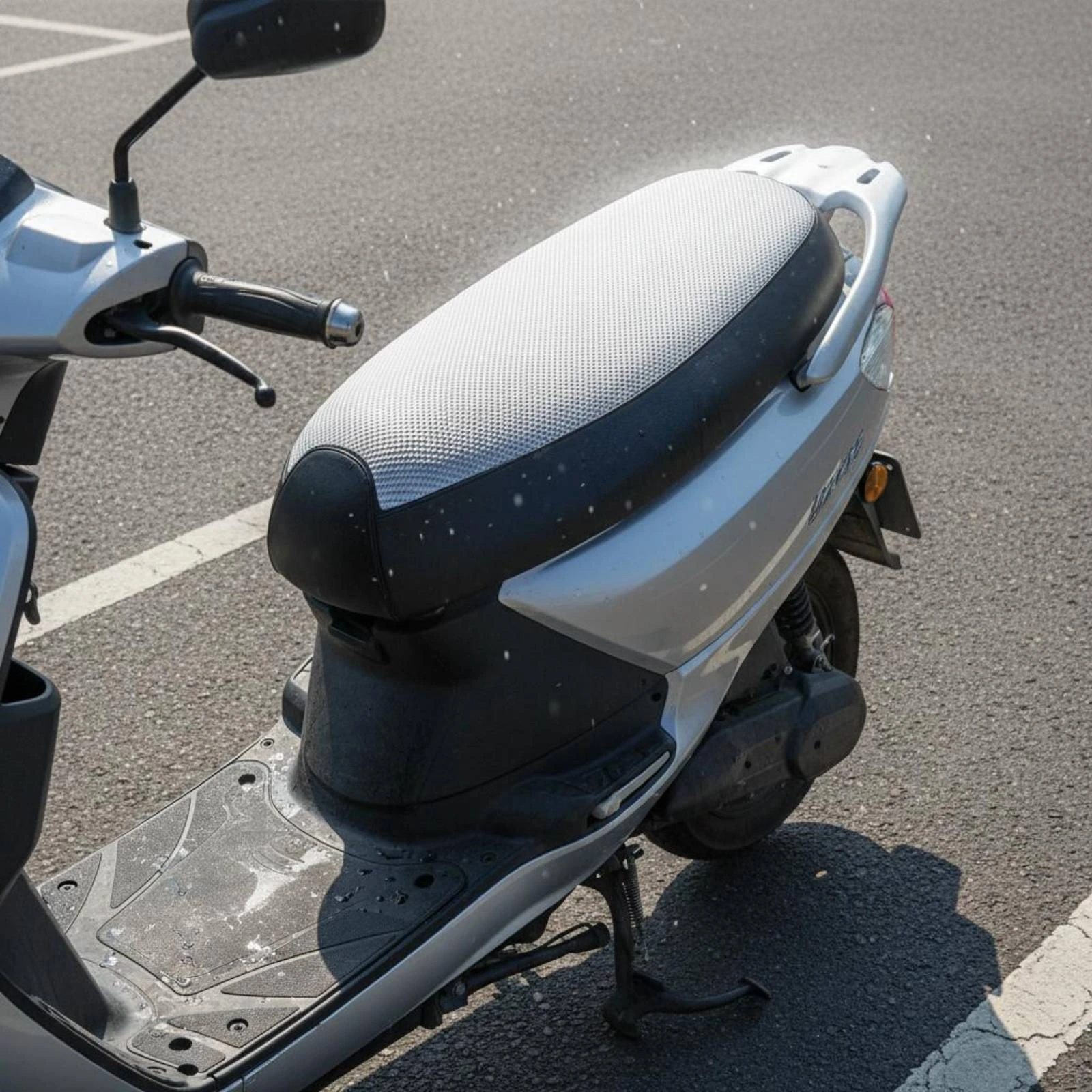 Motorcycle Seat Cover Sun Protection Scooter Seat Cover Vehicle Accessory Waterproof Heat Resistant for Daily Commuting, Summer
Motorcycle Seat Cover Sun Protection Scooter Seat Cover Vehicle Accessory Waterproof Heat Resistant for Daily Commuting, Summer