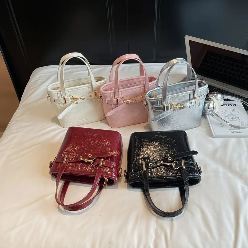 2025 Summer Trending Retro Bucket Bag Women Convertible Shoulder Crossbody Light Luxury Korean Chic Commuter Handbag
2025 Summer Trending Retro Bucket Bag Women Convertible Shoulder Crossbody Light Luxury Korean Chic Commuter Handbag