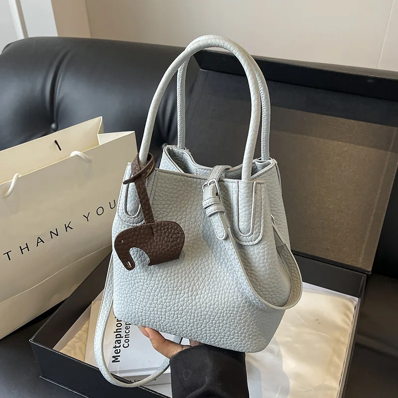 Women's Handbags Summer New Popular Versatile Crossbody Bag Fashionable Super Hot Hand Bucket Bag Purse
Women's Handbags Summer New Popular Versatile Crossbody Bag Fashionable Super Hot Hand Bucket Bag Purse