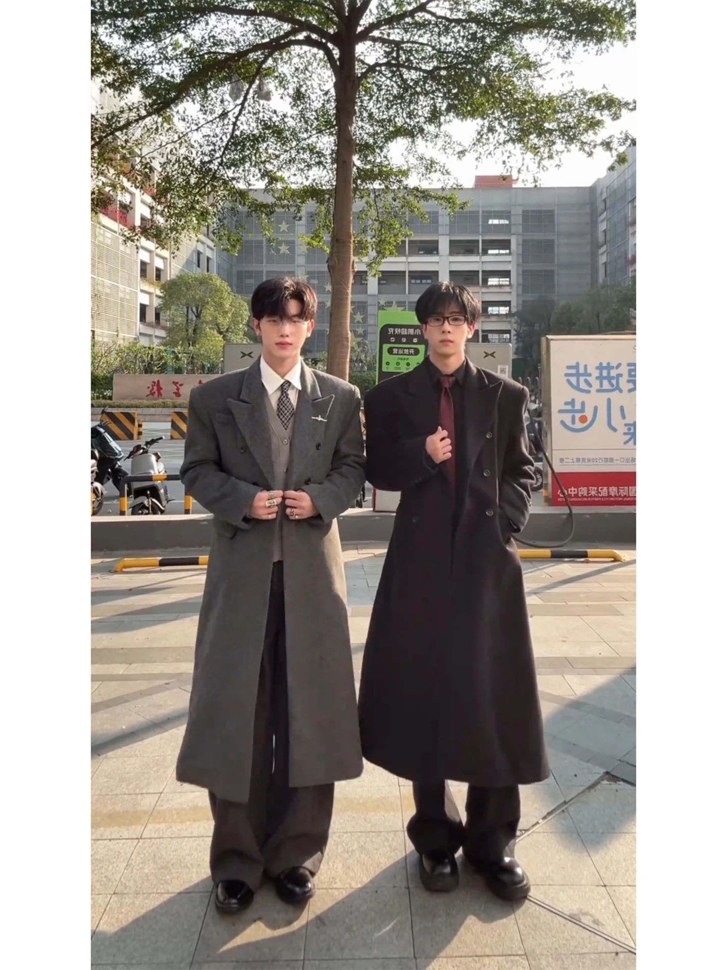 Gray Mid-Length Woolen Men's Coat Shoulder Padded Cotton Warmth Winter Korean Style Atmosphere Coat Long Sleeve Casual Fashion
Gray Mid-Length Woolen Men's Coat Shoulder Padded Cotton Warmth Winter Korean Style Atmosphere Coat Long Sleeve Casual Fashion