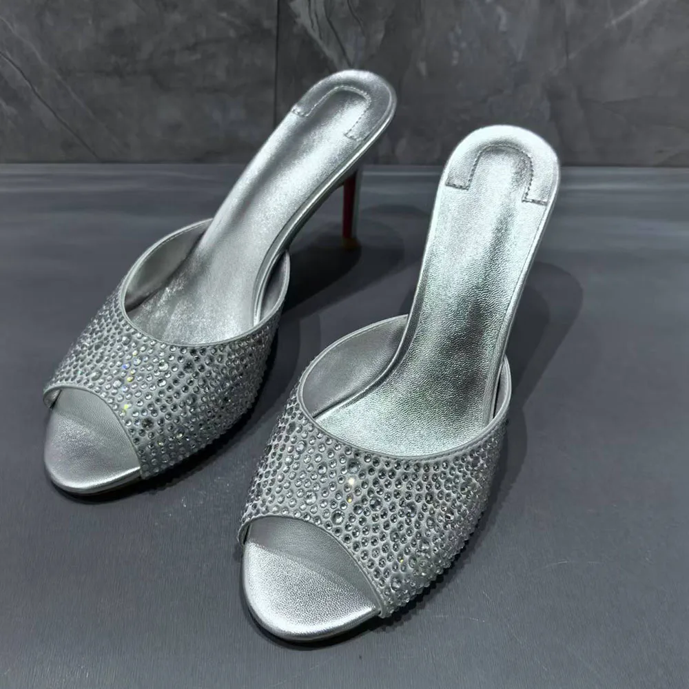Crystal Rhinestone Pointed Slippers Silver Stiletto Open Toe Sexy Sandals Fashionable Large Size Ladies Temperament Slippers
Crystal Rhinestone Pointed Slippers Silver Stiletto Open Toe Sexy Sandals Fashionable Large Size Ladies Temperament Slippers