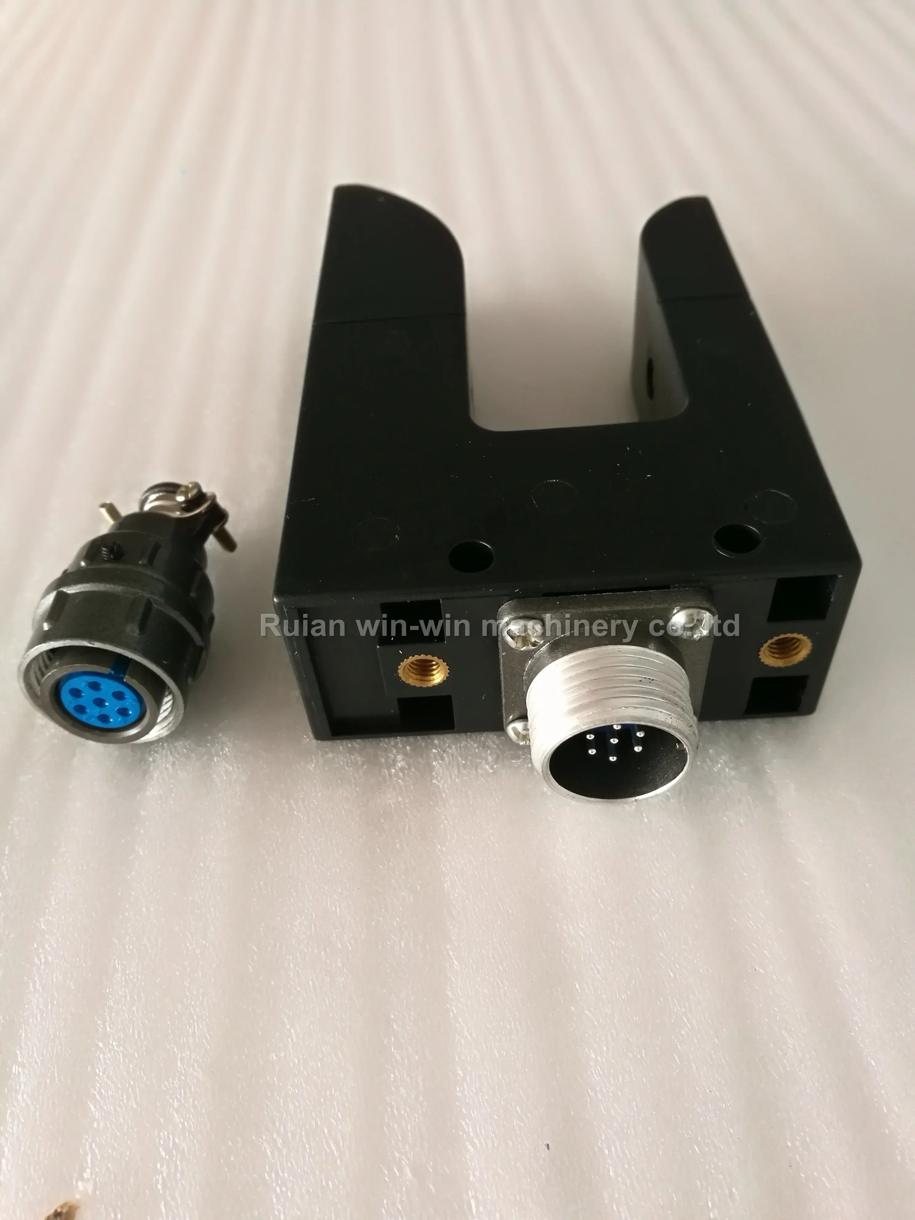 IN STOCK ZPS-2 JULONG U type Electric eye switch sensor Photoelectric correction ultrasonic sensor
IN STOCK ZPS-2 JULONG U type Electric eye switch sensor Photoelectric correction ultrasonic sensor