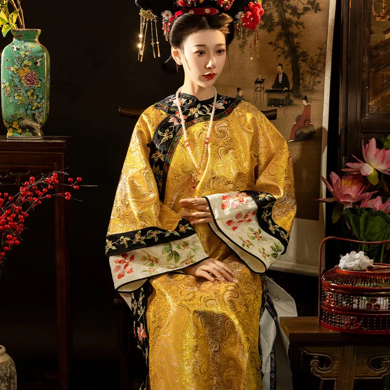 Qing Dynasty Women's Highest-Ranking Concubine Costume Non-Han Chinese Style Cappa Pluvialis Flag New Embroidery
Qing Dynasty Women's Highest-Ranking Concubine Costume Non-Han Chinese Style Cappa Pluvialis Flag New Embroidery