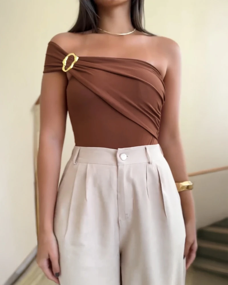 Tops Woman Bodysuit Solid Color One Shoulder Heart-Shaped Decor Tight Fitting Jumpsuit Women's Summer Elegant Niche Bodysuit
Tops Woman Bodysuit Solid Color One Shoulder Heart-Shaped Decor Tight Fitting Jumpsuit Women's Summer Elegant Niche Bodysuit