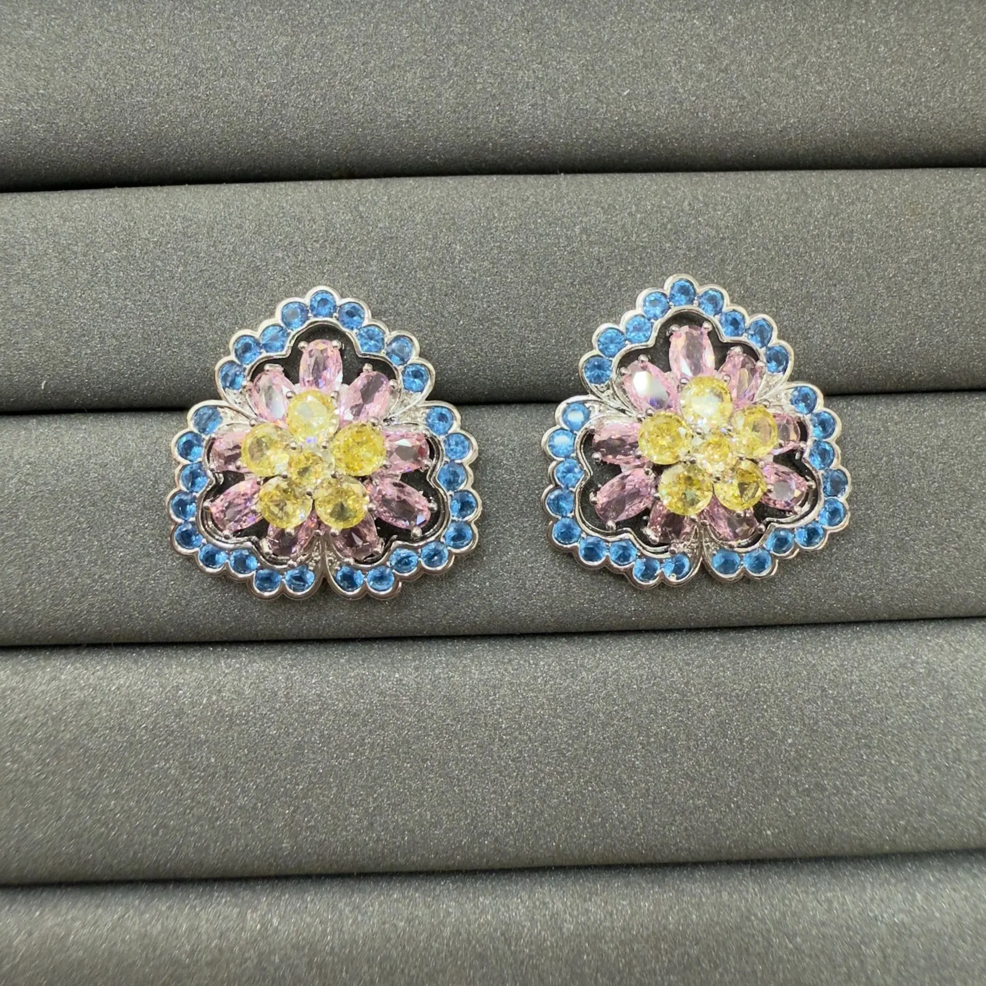 women stud earrings triangle shape cute jewelry flower earrings blue pink green red sweet jewelry gift
women stud earrings triangle shape cute jewelry flower earrings blue pink green red sweet jewelry gift