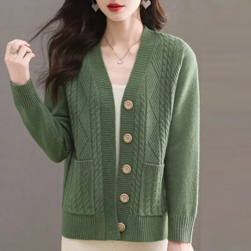 Autumn Winter New Fashion V Neck Knitted Cardigan Women Pocket Long Sleeve Twist Sweater Coat Female Loose Knitwear Tops B1098
Autumn Winter New Fashion V Neck Knitted Cardigan Women Pocket Long Sleeve Twist Sweater Coat Female Loose Knitwear Tops B1098