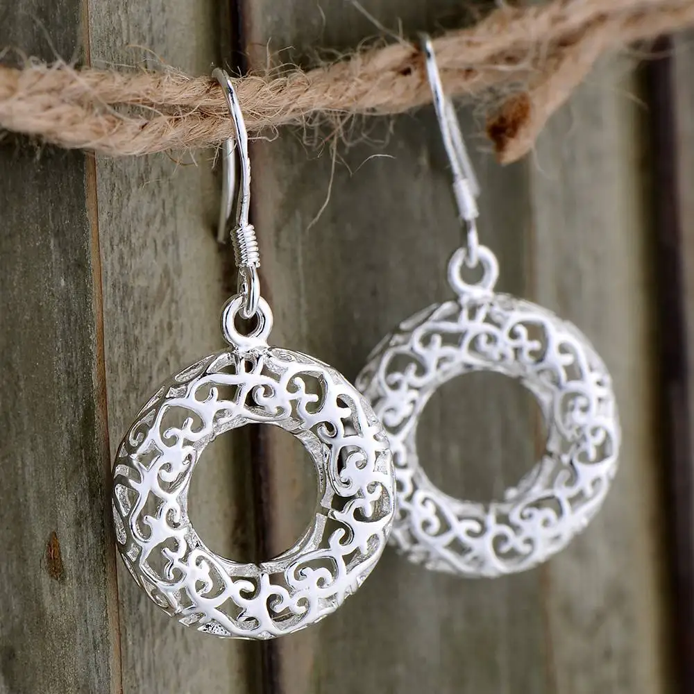 Новые серьги из стерлингового серебра 925 пробы с цветком для женщин, изысканные свадебные украшения, элегантные женские аксессуары, модные подарки для вечеринок
Новые серьги из стерлингового серебра 925 пробы с цветком для женщин, изысканные свадебные украшения, элегантные женские аксессуары, модные подарки для вечеринок