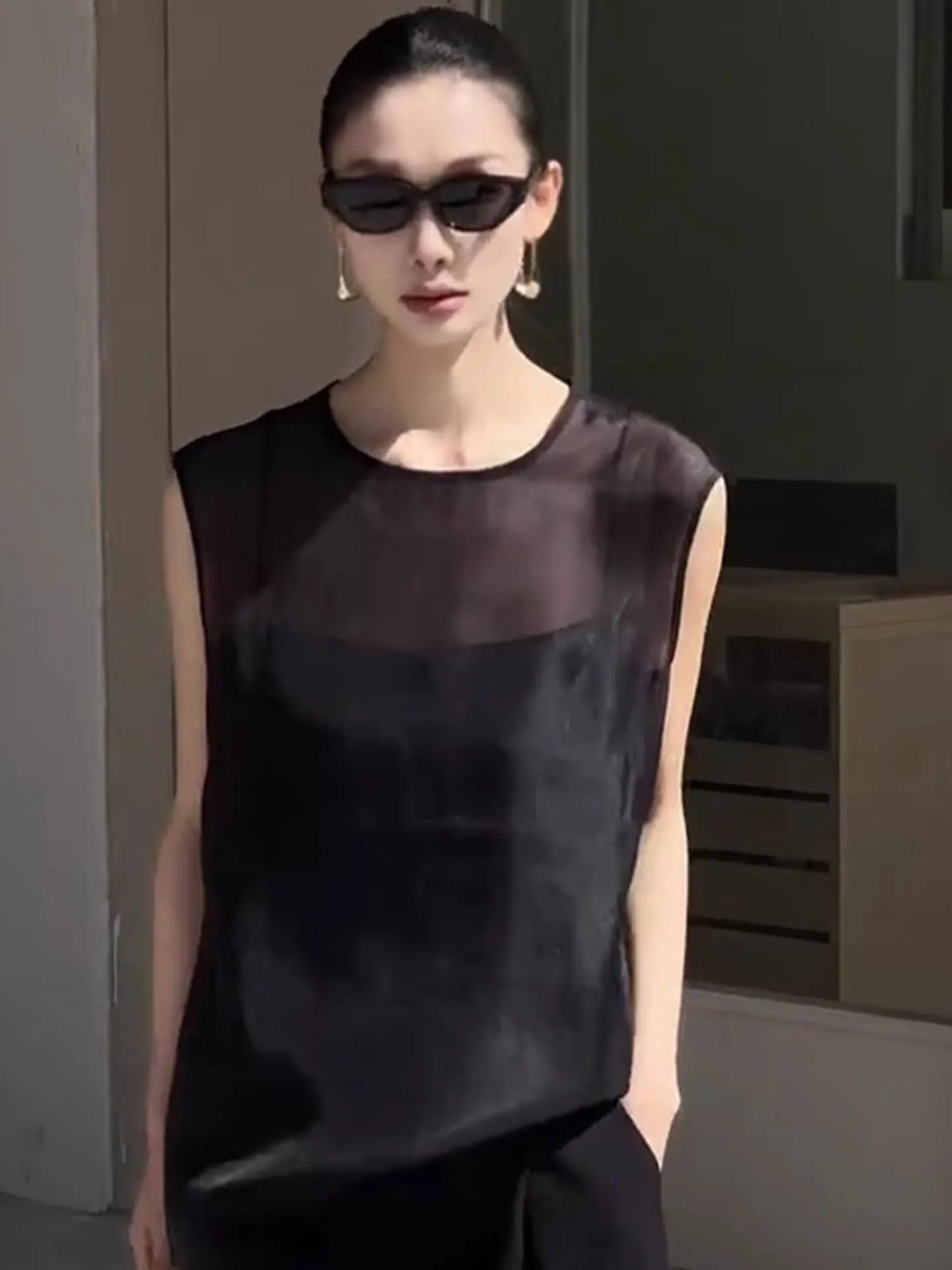 Модный женский топ-жилет Faionable Me Splice Svel с элегантным корейским дизайном, прямой крой, из шелкового материала, летний тренд 2025
Модный женский топ-жилет Faionable Me Splice Svel с элегантным корейским дизайном, прямой крой, из шелкового материала, летний тренд 2025