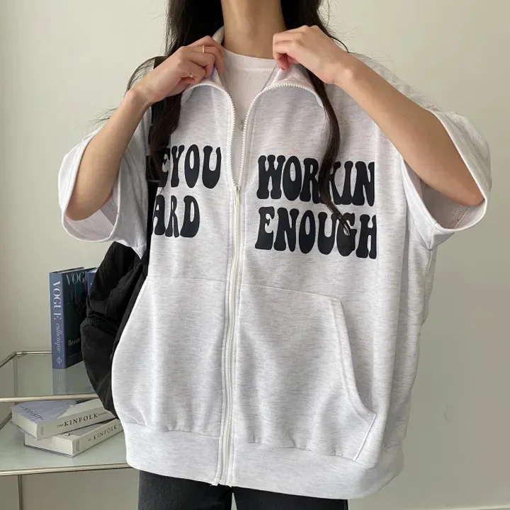 Y2k Zip Up Women Oversized Hoodie Polo Neck Vintage Zipper Sweatshirt Gothic Punk Sportswear Letter Print Half Sleeve Tops 2025
Y2k Zip Up Women Oversized Hoodie Polo Neck Vintage Zipper Sweatshirt Gothic Punk Sportswear Letter Print Half Sleeve Tops 2025