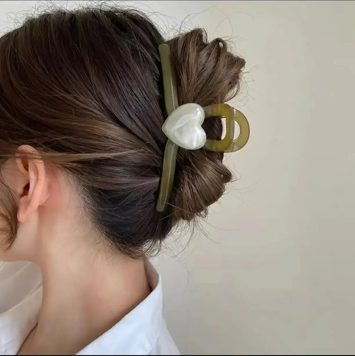 Exquisite and Minimalist Women's Elegant Love Hair Scratching High Grade Hair Card Back Spoon Shark Clip Girl's New Headwear
Exquisite and Minimalist Women's Elegant Love Hair Scratching High Grade Hair Card Back Spoon Shark Clip Girl's New Headwear