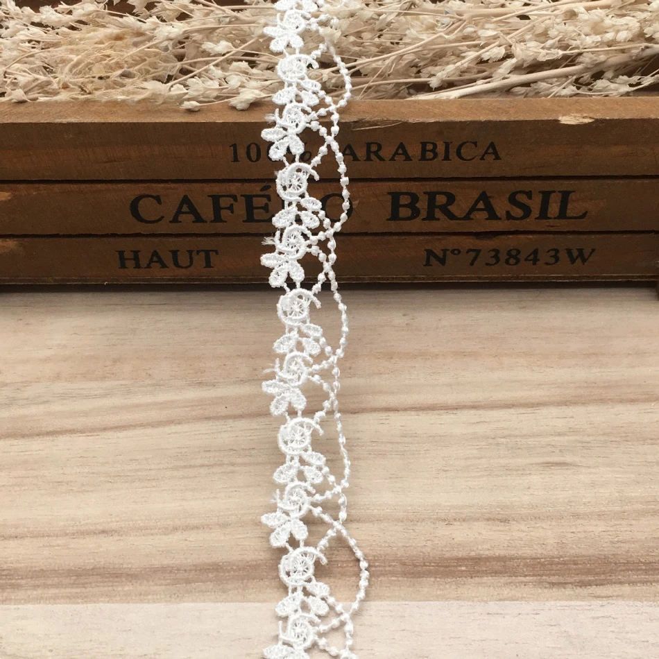 15Yard Lovely flower-shaped cotton lace for fashionable DIY Clothes Versatile lace trim for DIY projects and garment decoration
15Yard Lovely flower-shaped cotton lace for fashionable DIY Clothes Versatile lace trim for DIY projects and garment decoration
