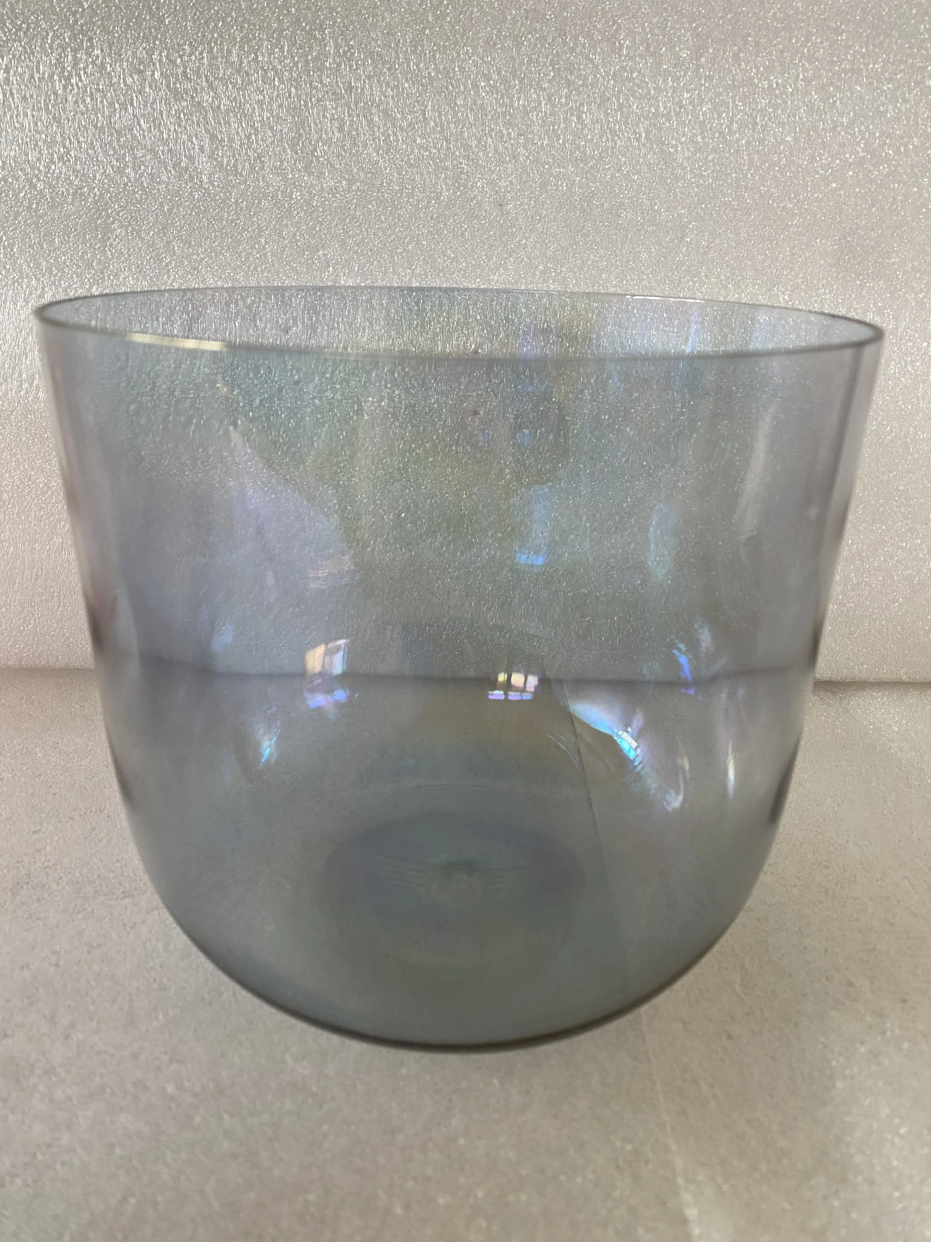 Crystal singing bowl purple cosmic 3rd octave D note sacralchakra 432Hz for sound healing .
Crystal singing bowl purple cosmic 3rd octave D note sacralchakra 432Hz for sound healing .