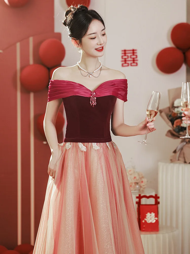 Boat Neck Applique Prom Gown Women Off the Shoulder Patchwork Tulle Evening Dress Elegant Modern Pleated Cocktail Dresses
Boat Neck Applique Prom Gown Women Off the Shoulder Patchwork Tulle Evening Dress Elegant Modern Pleated Cocktail Dresses