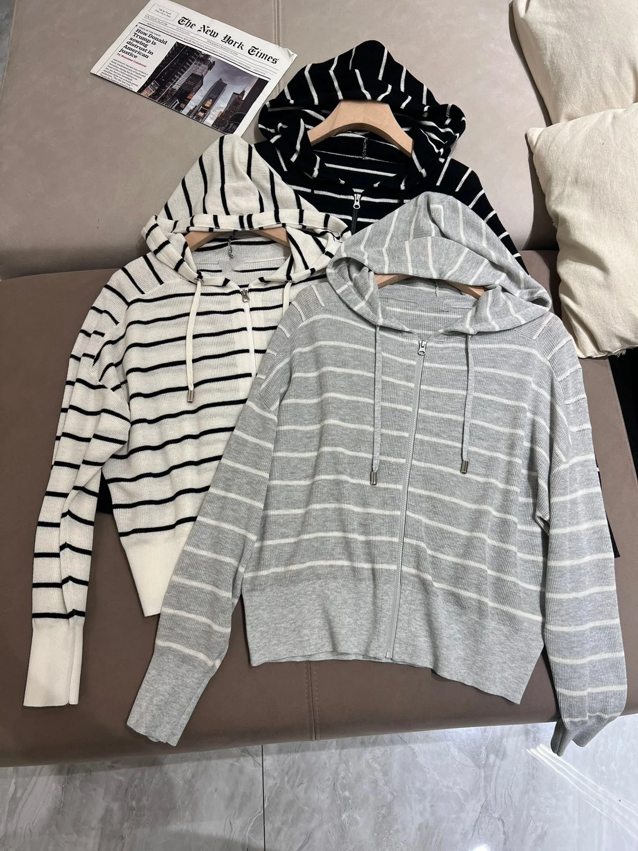 Spring Summer B*C Women's Hooded Short Jacket Top Long Sleeve Knitting Zip Cardigan Casual Female Coat Woman's Clothing
Spring Summer B*C Women's Hooded Short Jacket Top Long Sleeve Knitting Zip Cardigan Casual Female Coat Woman's Clothing