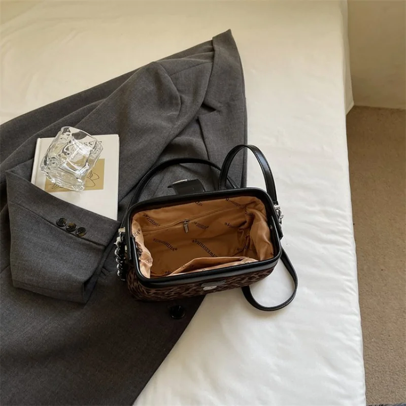 Luxury Women's Messenger Bag Crafted From Herringbone Leather Boasting Paris Inspired And Casual Vintage Style
Luxury Women's Messenger Bag Crafted From Herringbone Leather Boasting Paris Inspired And Casual Vintage Style