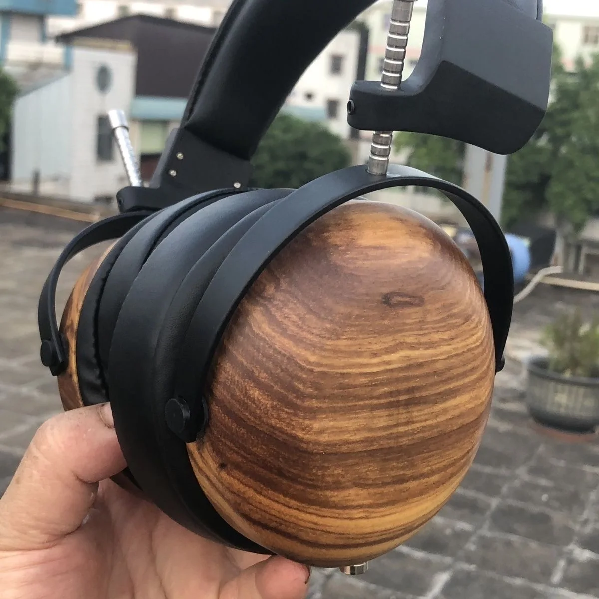 Closed-circuit wired headphones, truly lossless high-fidelity HiFi headphones, made of solid wood material
Closed-circuit wired headphones, truly lossless high-fidelity HiFi headphones, made of solid wood material