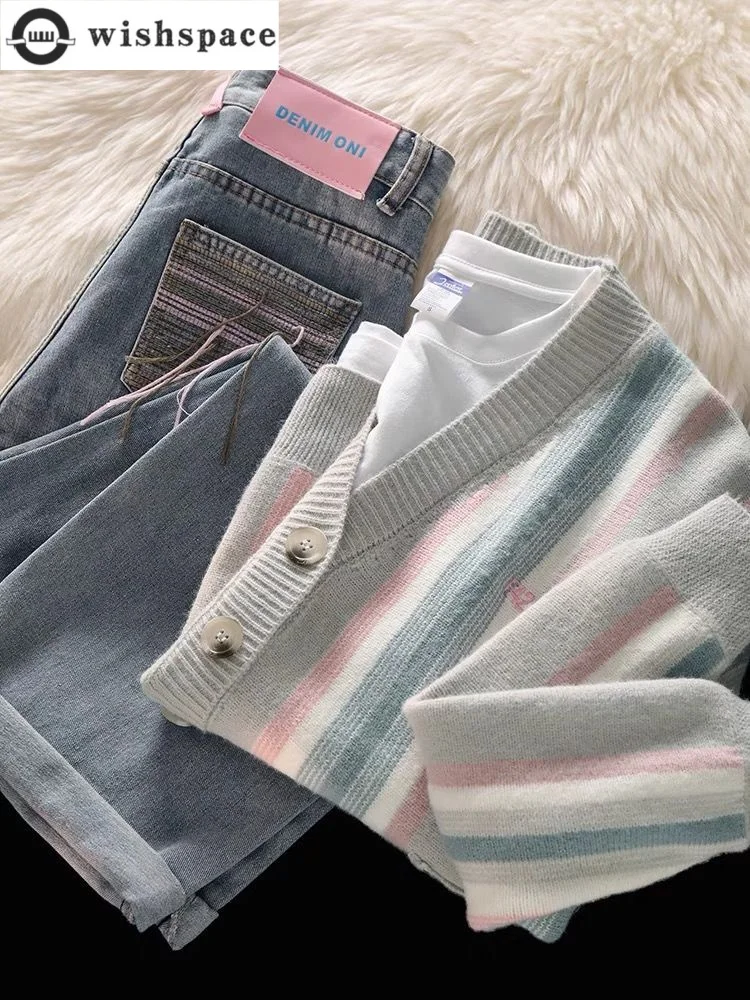 Korean Style Vertical Stripe V-neck Sweater Cardigan Jacket Long Sleeved T-shirt Jeans Three Piece Set Women's Pants Set
Korean Style Vertical Stripe V-neck Sweater Cardigan Jacket Long Sleeved T-shirt Jeans Three Piece Set Women's Pants Set