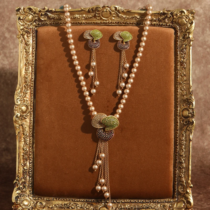 Vintage Rhinestone Glaze Jewelry Sets Clover Pearl Beaded Pendant Necklace Earrings Antique Gold Plated Women Luxury Designer
Vintage Rhinestone Glaze Jewelry Sets Clover Pearl Beaded Pendant Necklace Earrings Antique Gold Plated Women Luxury Designer