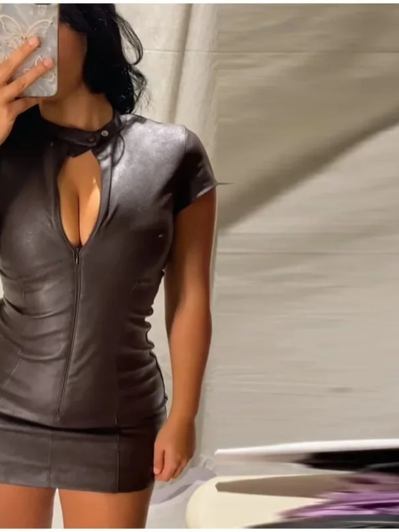 2026 Autumn Winter High Street PartyPU Leather Mini Dress Women's O-neck Hollow Out Short Sleeve Bodycon Vestidos
2026 Autumn Winter High Street PartyPU Leather Mini Dress Women's O-neck Hollow Out Short Sleeve Bodycon Vestidos