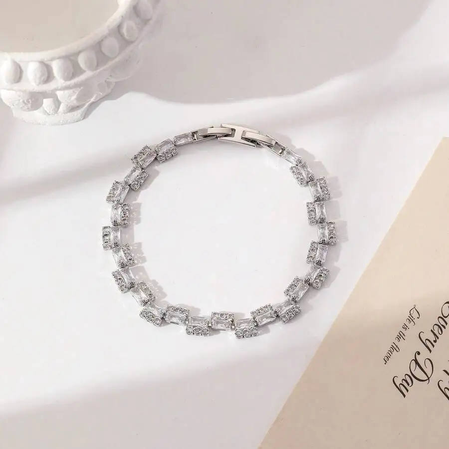 Elegant Geometric Zirconia Womens Bracelet Copper Electroplated Fashion Jewelry
Elegant Geometric Zirconia Womens Bracelet Copper Electroplated Fashion Jewelry