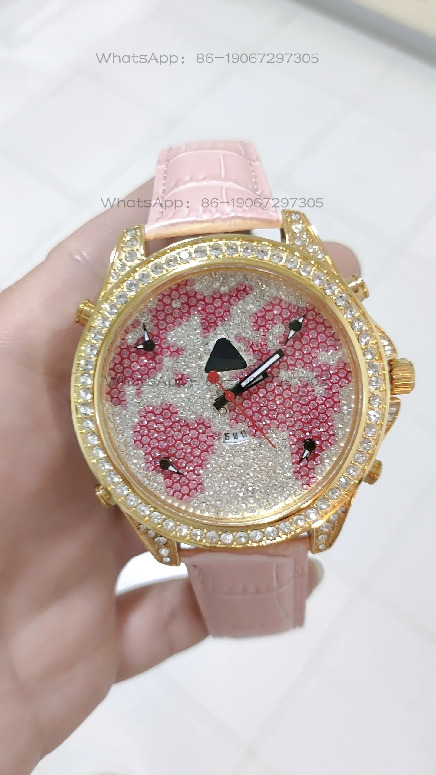 Large plate quartz gypsy multi-time zone map couple gold high-end rhinestone gold belt watch
Large plate quartz gypsy multi-time zone map couple gold high-end rhinestone gold belt watch
