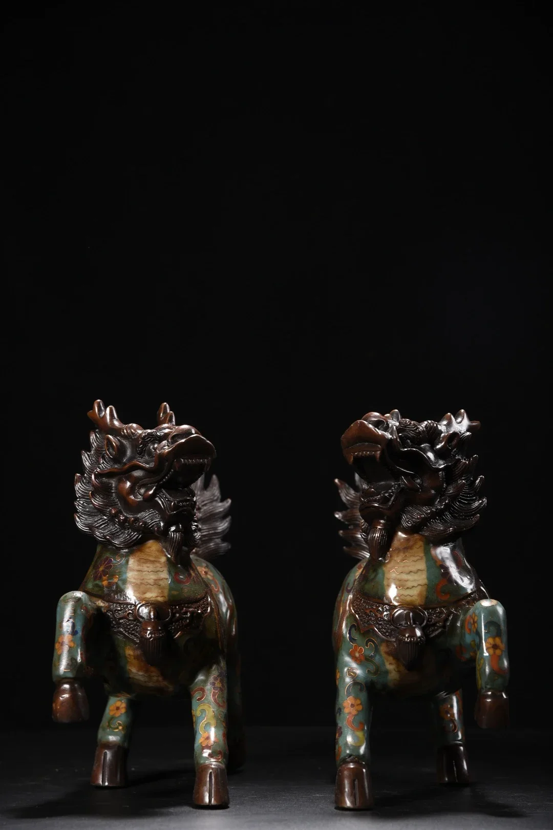 9"Xizang Folk Old Bronze Cloisonne Enamel Kirin Statue Gate God door-god A Pair Gather fortune Town house
9"Xizang Folk Old Bronze Cloisonne Enamel Kirin Statue Gate God door-god A Pair Gather fortune Town house
