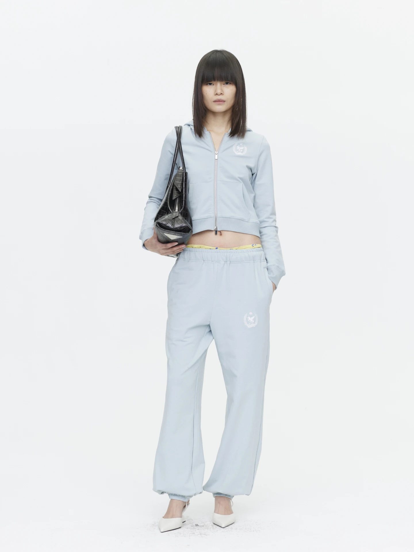 Женские классические свободные спортивные брюки Peachfuzz с вышивкой, с манжетами, светло-голубые/королевский синий, оригинальные, с высокой талией, из смесового хлопка
Женские классические свободные спортивные брюки Peachfuzz с вышивкой, с манжетами, светло-голубые/королевский синий, оригинальные, с высокой талией, из смесового хлопка