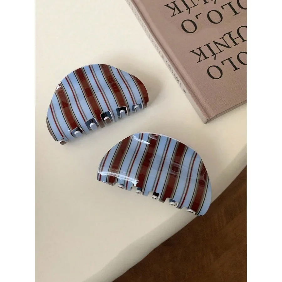 1pc Korean Style Blue & Coffee Striped Acrylic Hair Claw Clip, Retro Girl Bun Updo Hair Accessory, High-End Versatile Ponytail Clip, Women Hair Clip, Autumn/Winter Holiday Accessory Women Hair Accessories
1pc Korean Style Blue & Coffee Striped Acrylic Hair Claw Clip, Retro Girl Bun Updo Hair Accessory, High-End Versatile Ponytail Clip, Women Hair Clip, Autumn/Winter Holiday Accessory Women Hair Accessories
