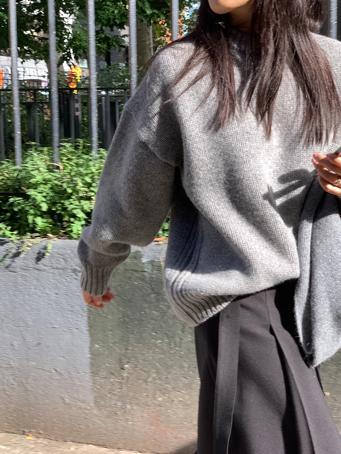 Свободный свитер из плотной шерсти с круглым вырезом, вязаный, от Haag Official Store, женский, зимний, модный, с длинным рукавом, повседневный стиль
Свободный свитер из плотной шерсти с круглым вырезом, вязаный, от Haag Official Store, женский, зимний, модный, с длинным рукавом, повседневный стиль