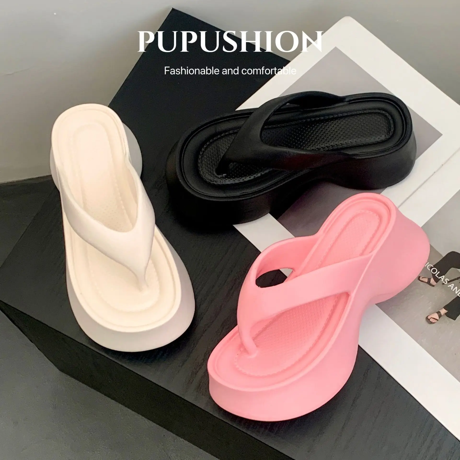 Thick-soled flip-flops women's summer outdoor wear new fashionable non-slip, deodorant and heightening beach shoes
Thick-soled flip-flops women's summer outdoor wear new fashionable non-slip, deodorant and heightening beach shoes