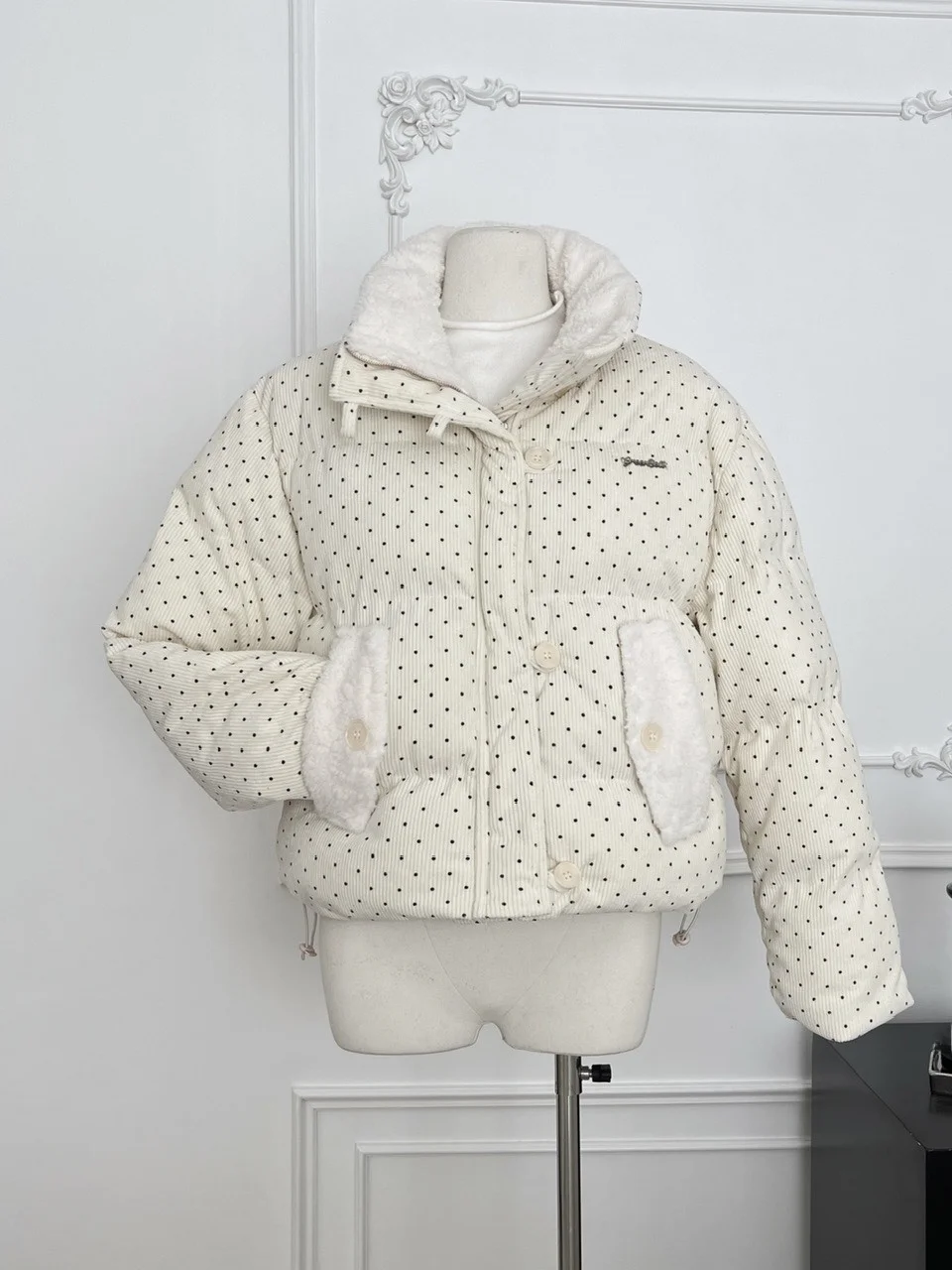 Пуховик Burjuman в горошек для девушек, мягкий, милый, свободный, утепленный, женский зимний теплый пуховик-пальто
Пуховик Burjuman в горошек для девушек, мягкий, милый, свободный, утепленный, женский зимний теплый пуховик-пальто